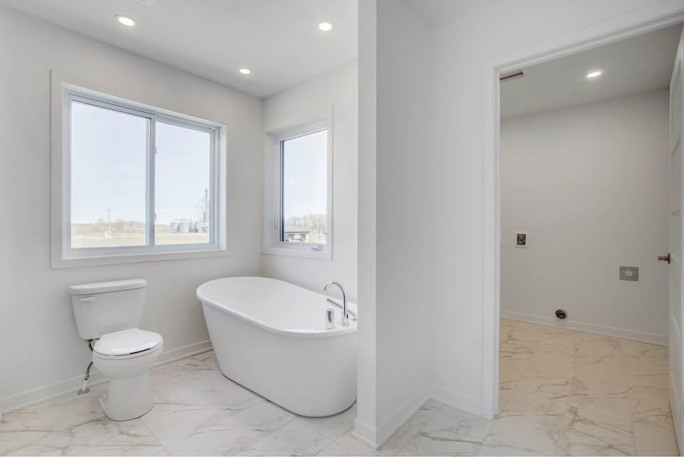 Vaste 61/2 sur 2 étage, style semi-détaché ! NEUF! Décembre 2025, Cour privé | 3042366