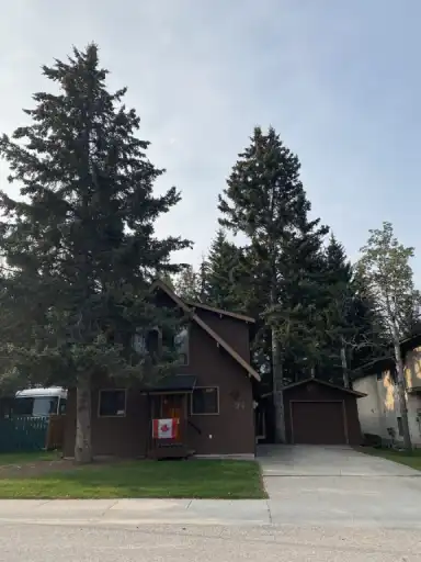 Cozy mountain cabin close to downtown and river pathways | Canmore | 3042650