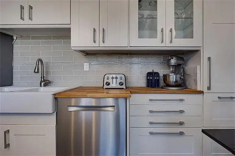 All-inclusive (A+ internet, electric, heat, water) Beautiful 1bdr Top Floor | 405 - 320 24 Avenue SW, Calgary | 3042668
