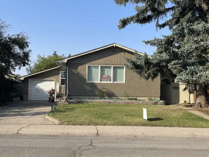 BEAUTIFUL THREE-BEDROOM MAIN FLOOR SUITE in HAYSBORO | Calgary | 3042961