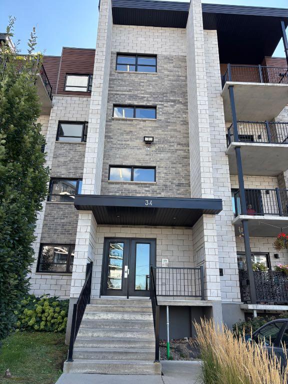 Superbe condominium à louer à Delson! Très grande superficie et décoré au goût du jour. Garage intérieur! 3 1/2. Animaux acceptés! | 3044304
