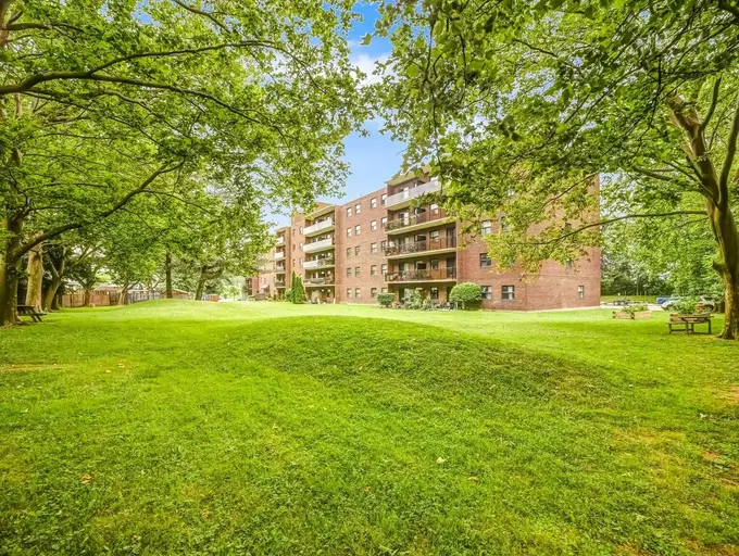 Heritage Place Apartments | 5552 Heritage Drive, Niagara Falls | 3044365