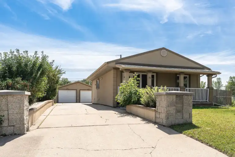 5 Bedrms, 2 Full Bathrms ,DBL BIG Car Garage. Extra Rec room, Lots extra parking | 16431 97 Avenue Northwest, Edmonton | 3050706