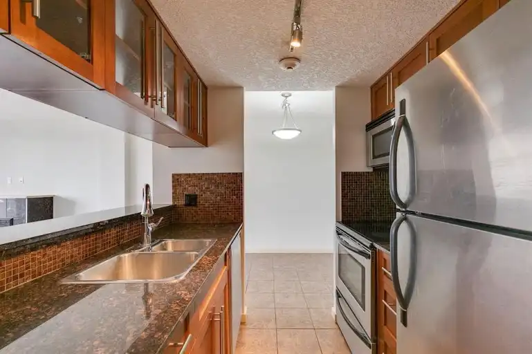 Charming 1-Bed Furnished Condo w/ Balcony, Fireplace & Parking in Hillhurst | 429 14 St NW, Calgary | 3044738