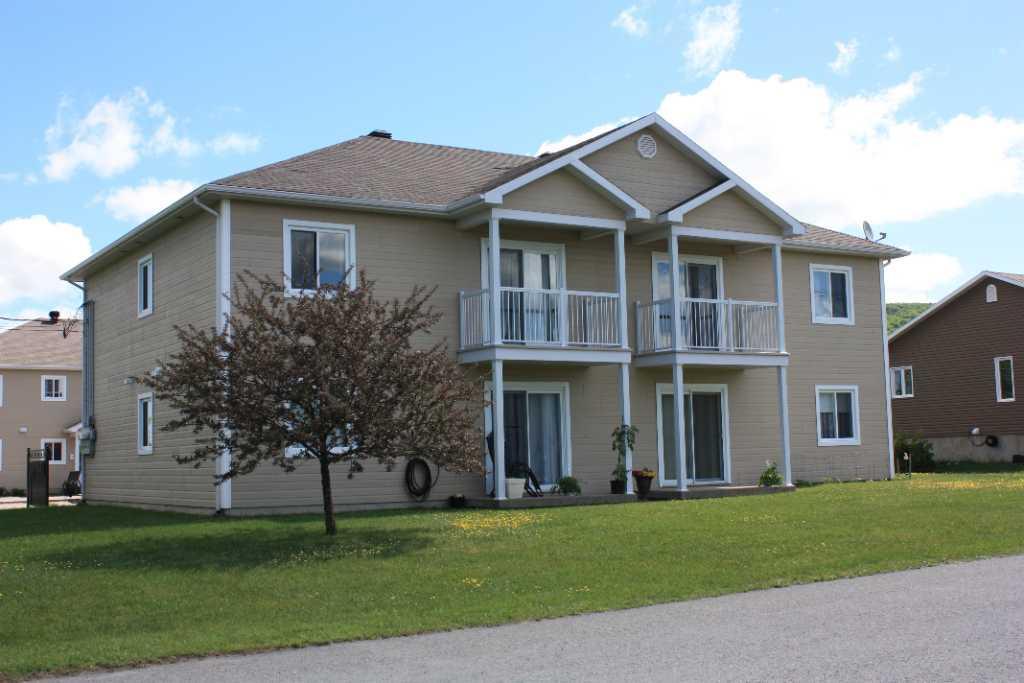 Beau grand 4 1/2 à loué | 3046289