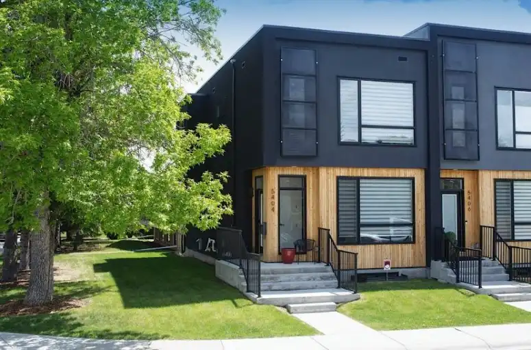 Bright & Spacious 4 bedroom Townhome | Calgary | 3046615