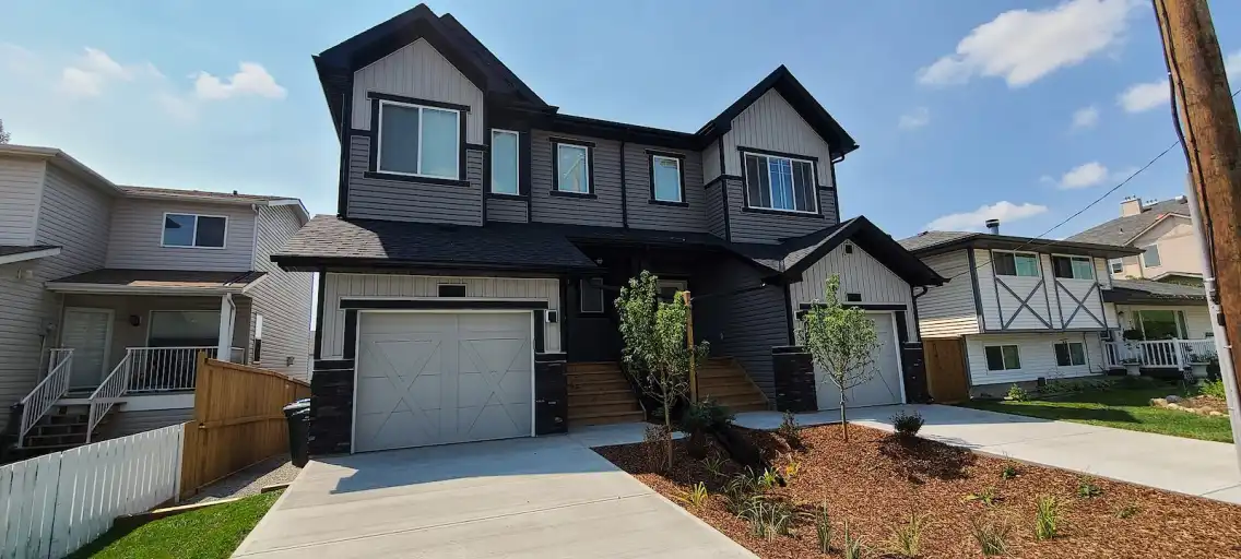Newer, Spacious 2 story home. | 165a - 165 McRae Street, Okotoks | 3046617