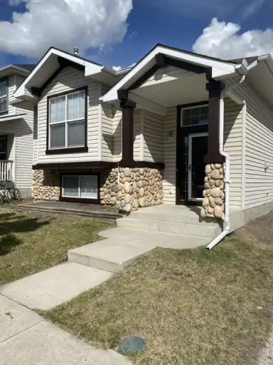 Cozy 3 bedroom 2 bath house for rent | 231 Prestwick Landing Southeast, Calgary | 3046620
