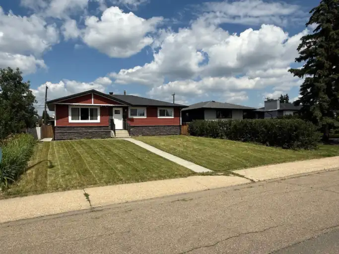 Renovated Cozy House in Ottewell | 6312 94A Avenue Northwest, Edmonton | 3046637