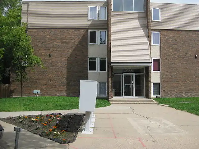 3 BDR 2 level Patricia hights condo | 202 - 7825 159 Street Northwest, Edmonton | 3046639