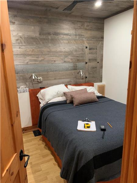 Modern 4 bedroom cottage with large, private deck and hot tub. CITQ#308681 | 3046664