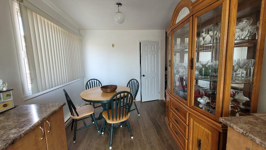 4 1/2 près Halles d'Anjou - DISPONIBLE -Possible achat électros/meubles | 3046690