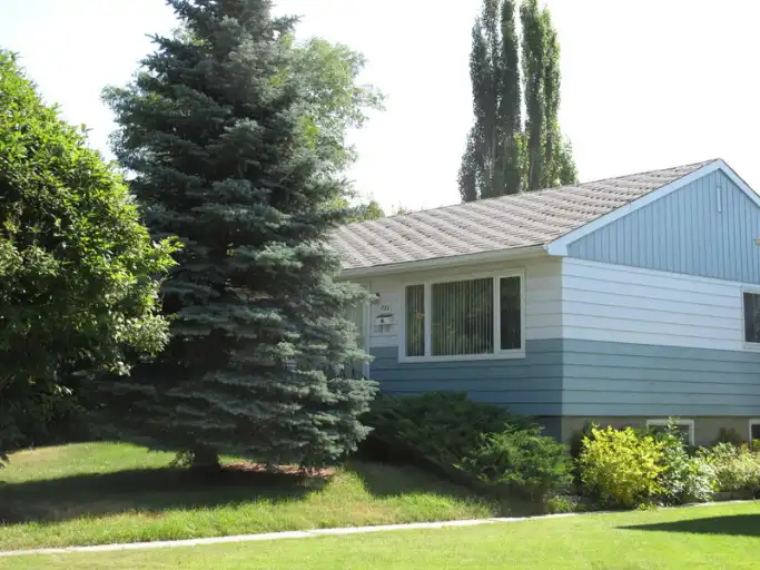 Large 1 Bedroom Lower Suite in Parkdale | 732 - 36 St NW, Calgary | 3046962