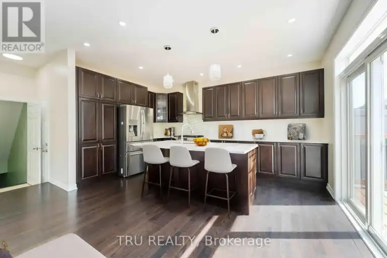352 MEADOWBREEZE DRIVE | 352 MEADOWBREEZE DRIVE, Ottawa | 3047140