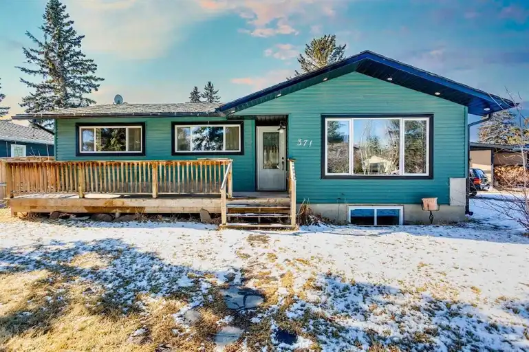 Main Floor Suite for Rent – 3 Bed / 1 Bath | 371 96 Avenue Southeast, Calgary | 3047274