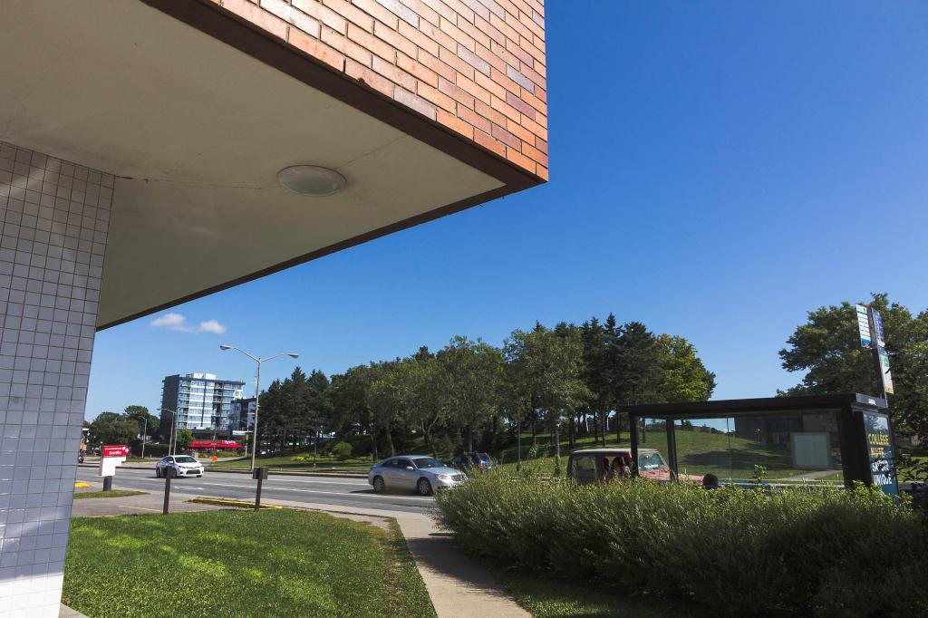 3 1/2 Ste-Foy Terminal d'autobus - chauffé -1er novembre | 3048436