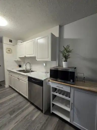 Beautiful 1 bedroom in Mature Building | 8948 Elbow Drive Southwest, Calgary | 3055911