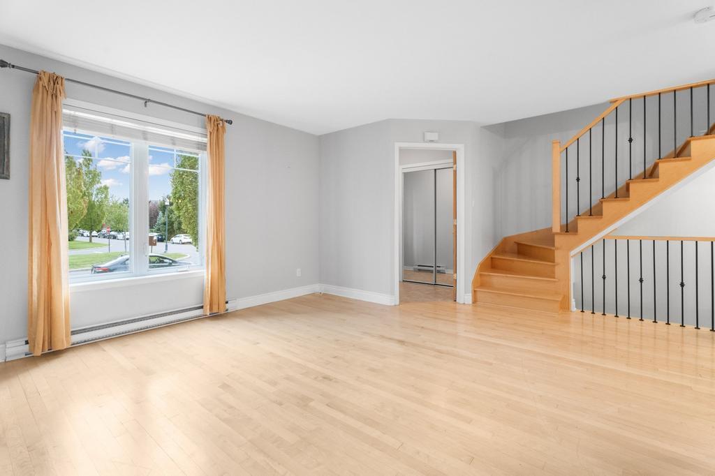 For Rent / À Louer: Spacious 4-Bedroom Semi-Detached with Pool & Garage near Parc de Cherbourg | 3049109