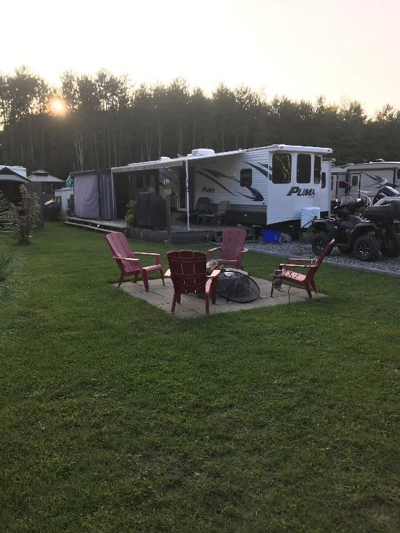 Terrain avec roulotte de parc 40 pieds à vendre | 3049118
