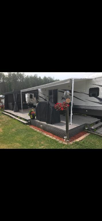 Terrain avec roulotte de parc 40 pieds à vendre | 3049118