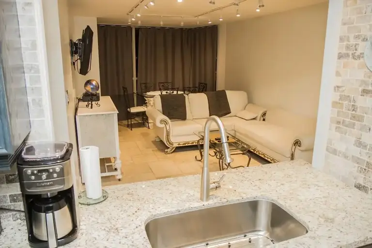 50 Eglinton Avenue West, Mississauga, Ontario, Canada, L5R 3P5 | 50 Eglinton Avenue West, Mississauga | 3049162