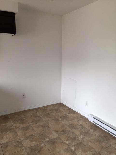 À VOIR 3 1/2 rénové appartement près métro Concorde | 3050129