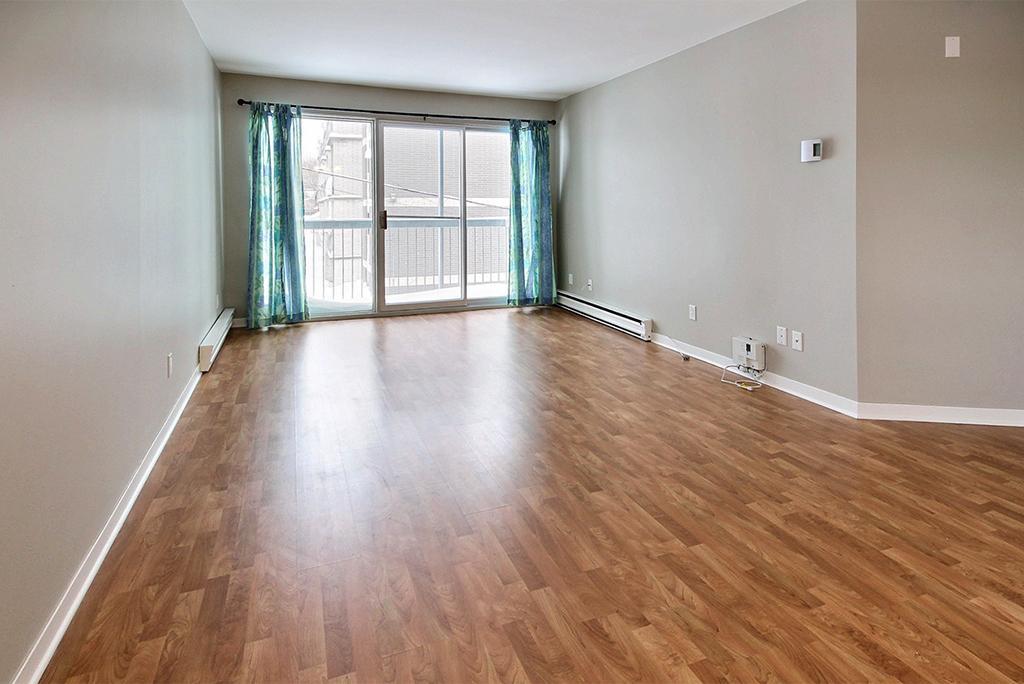 4 1/2 GRAND, lumineux, rénové (LORETTEVILLE) | 3181863