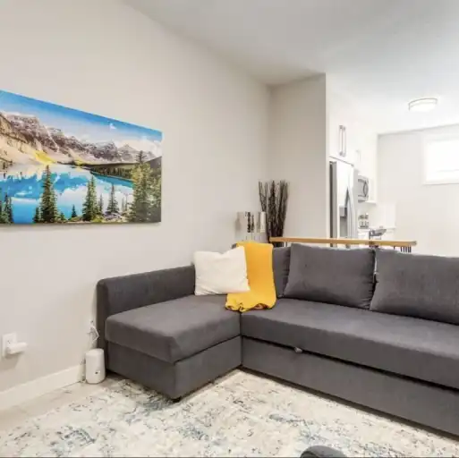 Fully FURNISHED & Equipped suite perfect for student or contract worker | 140 Walcrest Boulevard Southeast, Calgary | 3065527