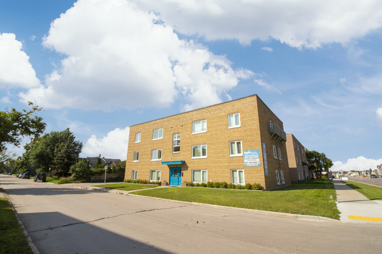 1800 Portage Avenue | 1800 Portage Avenue, Winnipeg | 3052196