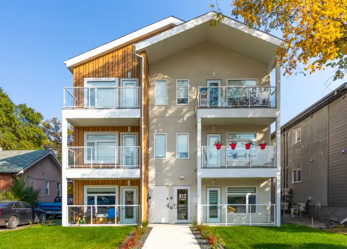 813 St. Mary's Road | 813 St. Mary's Rd, Winnipeg | 3054301