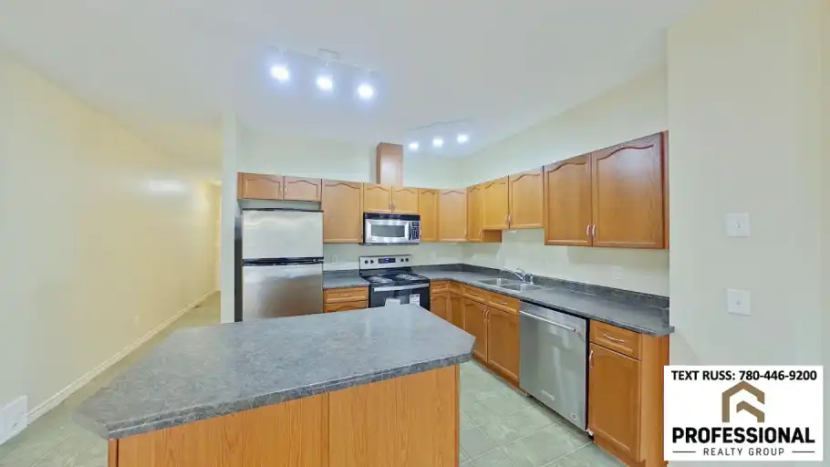 2 Bed / 2.5 Bath SE Townhome with Single Attached Garage with Ravine View | 3010 33 Avenue Northwest, Edmonton | 3071190