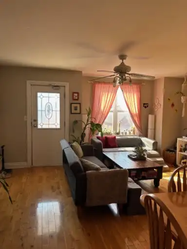 Charming 2 Bedroom plus Den in Historic Centretown Building -- Somerset Between Kent and Lyon St. Available November 1st | 465 Somerset Street West, Ottawa | 3052878