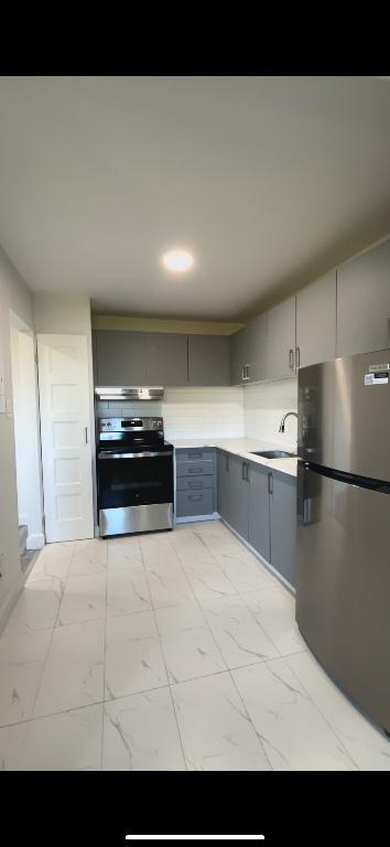 Bright & Freshly Renovated 1 Bed 1 Bath in Pointe-Claire | 3073481