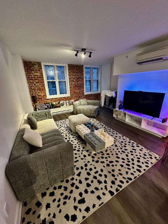 ONE MONTH RENT FREE DOWNTOWN LOFT MONTREAL | 3061058