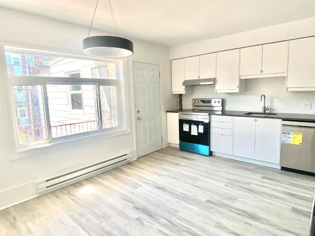 À louer – 4 ½ rénové avec électroménagers neufs et espace bureau | Parc-Extension | 3054355