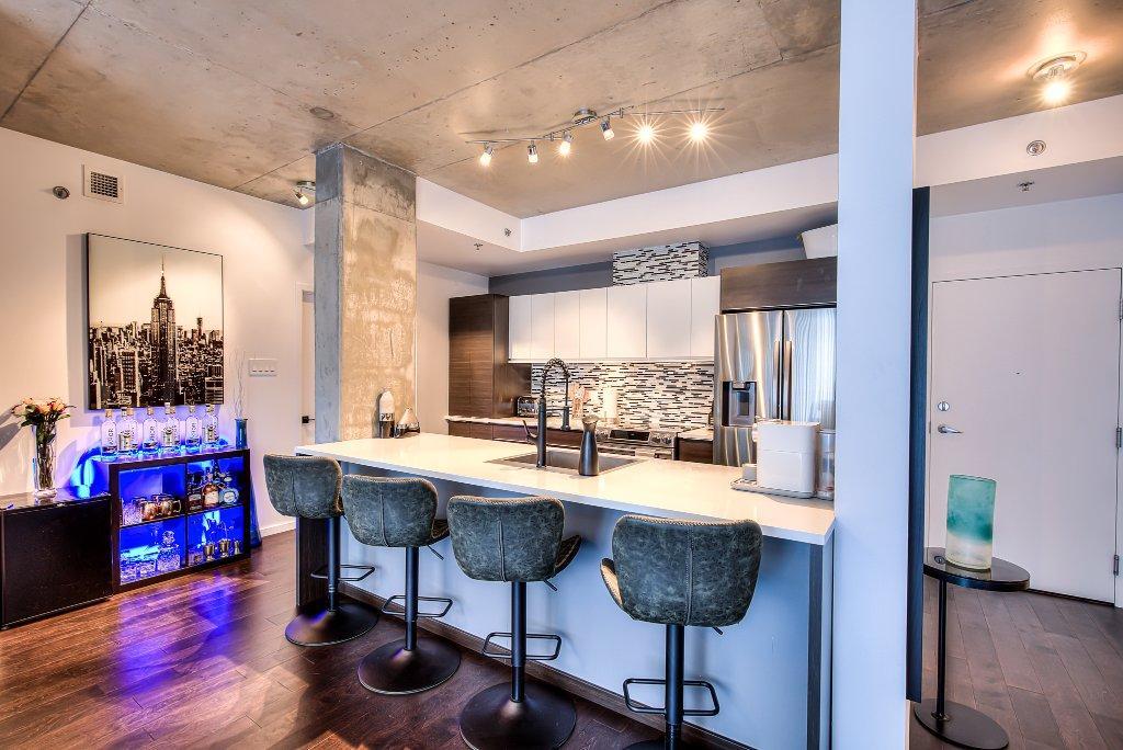 Condo 3.5 de luxe, meublé, rénové au coeur du quartier Dix30 à 5min du REM | 3073695