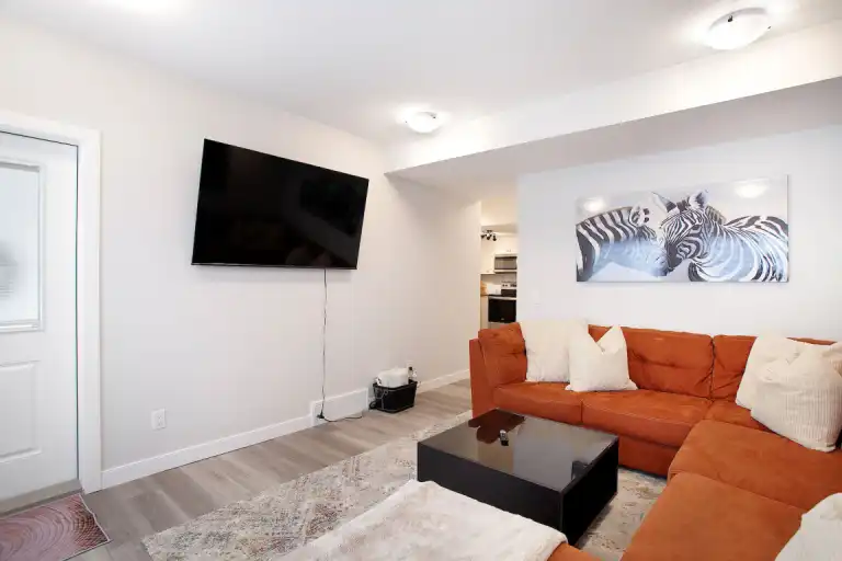Furnished 2 bedroom Legal Walkout Basement in North-West Calgary | Calgary | 3054571