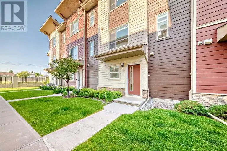 3 Bedrooms 2.5 ba.Nice and Quite Cozy Townhouse at Harvest Hills. $2,100/Month | 15 - 126 Harvest Hills Common Northeast, Calgary | 3074936