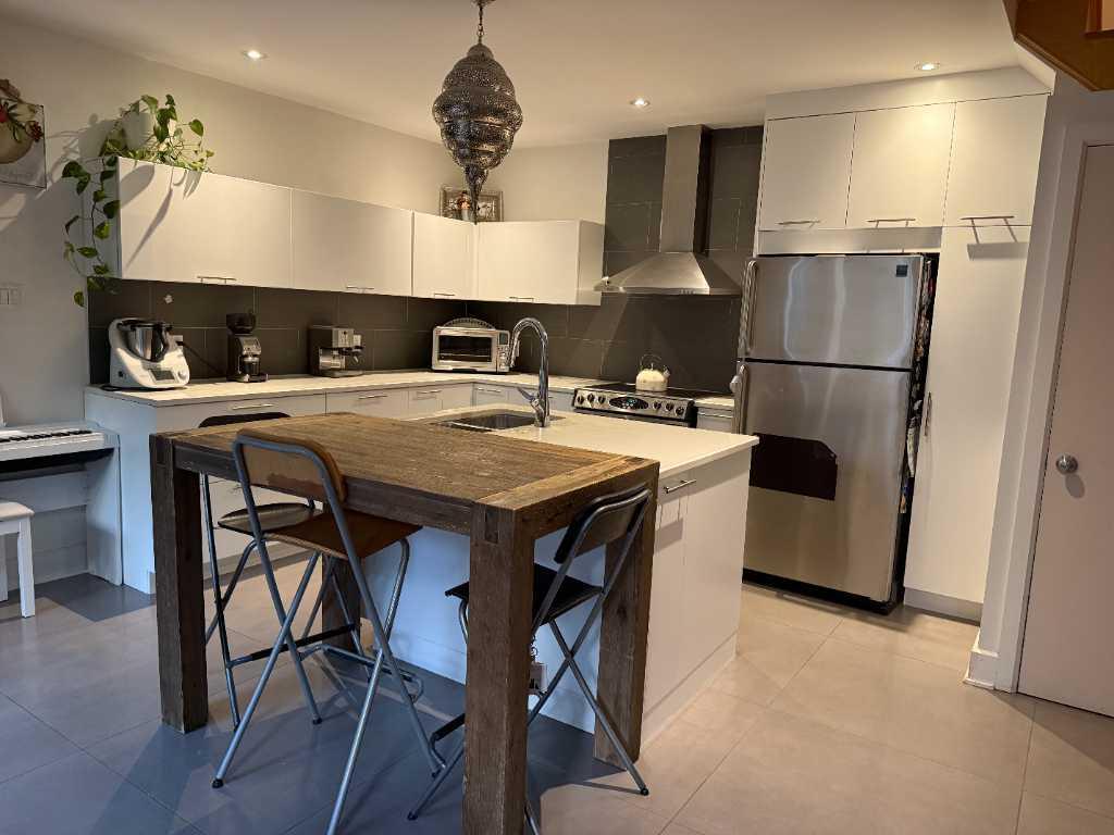 Maison de ville à louer - 3 chambres, 2 sdb - Hochelaga - Pie IX 2 800 $ | 3055991
