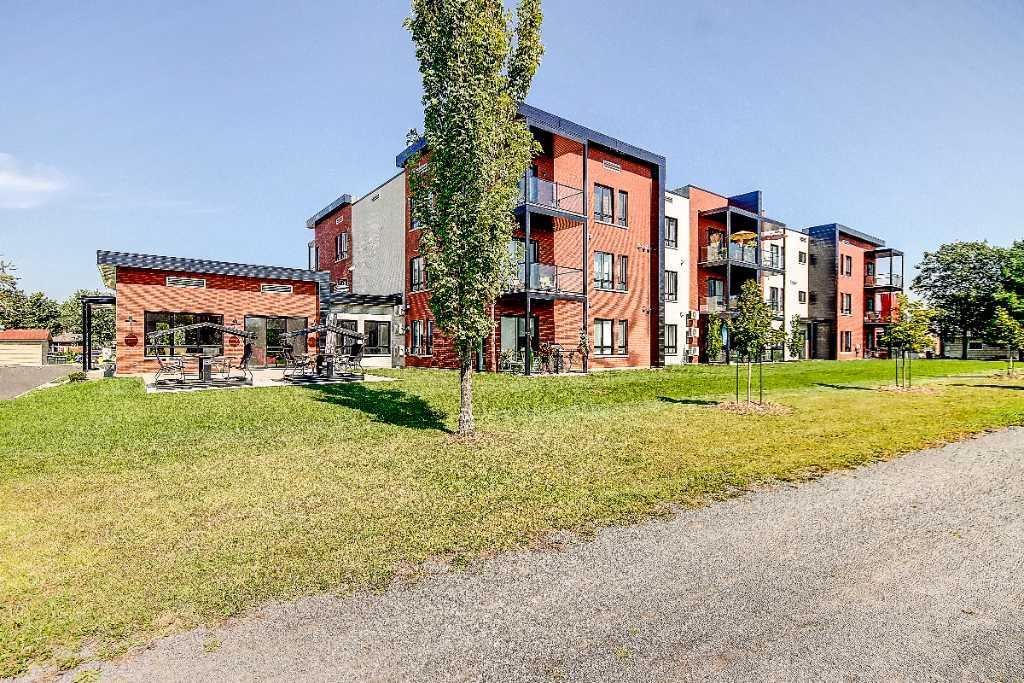 Beau et grand 4 1/2 immeuble 55 ans et + | 3056860