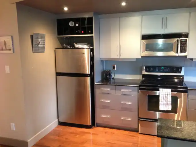1 Bedroom Connaught Apt: Dog Friendly | #401, 812 15th AVE SW, Calgary | 3057645