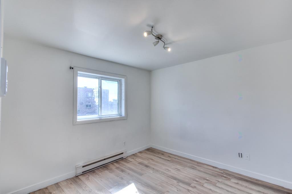Condo lumineux 2 chambres avec balcon à Repentigny | 3059018