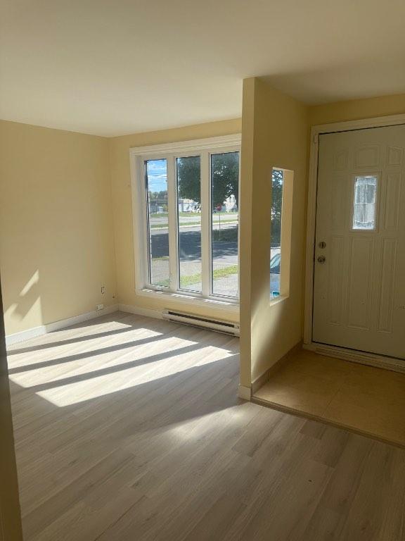 5 1/2 main floor with playroom in the basement bright, large windows. Ideally located within shopping, parks and schools. Storage, parking | 3059393