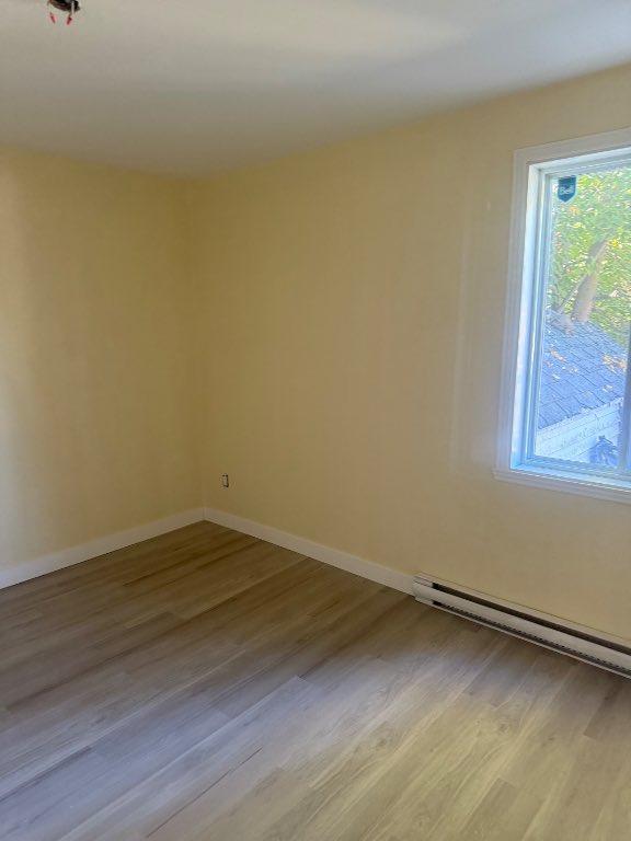 5 1/2 main floor with playroom in the basement bright, large windows. Ideally located within shopping, parks and schools. Storage, parking | 3059393