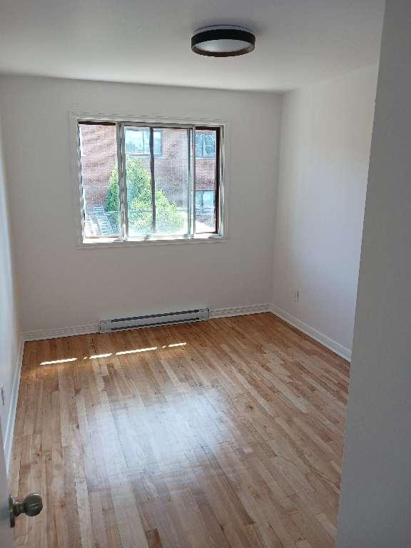 Grand 5-1/2 rénové haut de duplex - STL | 3059397