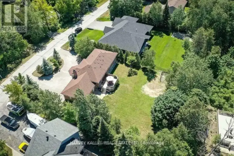 11 TWIN PINES DRIVE | 11 TWIN PINES DRIVE, Wasaga Beach | 3060416