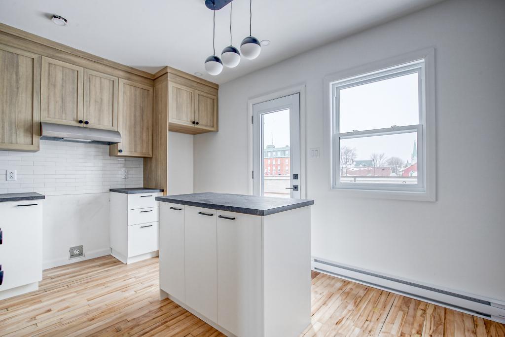 Appartement 4 & 1/2 avec rénovation récentes | 3060759