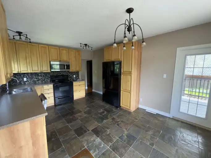Duplex house with 5 bedroom and 2 bathroom in Varisty, UOC | Calgary | 3061018