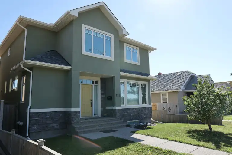 Custom built 4 bdrm inner city house - garage + spacious private yard | Calgary | 3061019