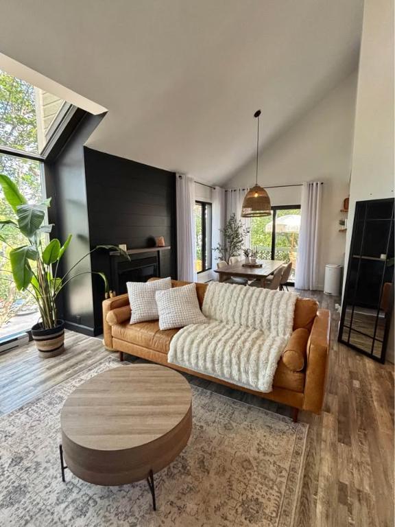 Maison de ville à louer - Sainte-Adèle - 5 1/2 entièrement meublé, chauffé et éclairé, wifi inclus | 3061088